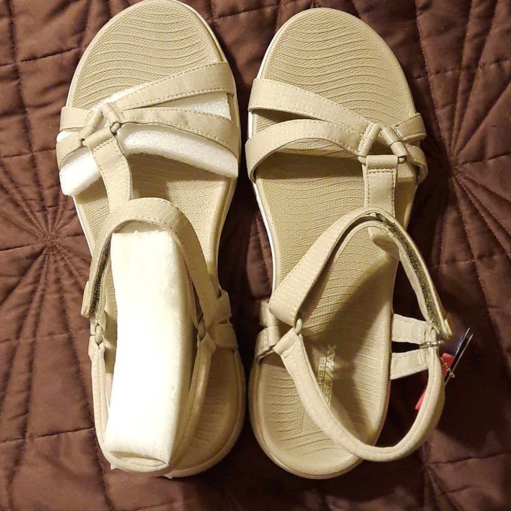 Sketchers on the go sandal. Size 10